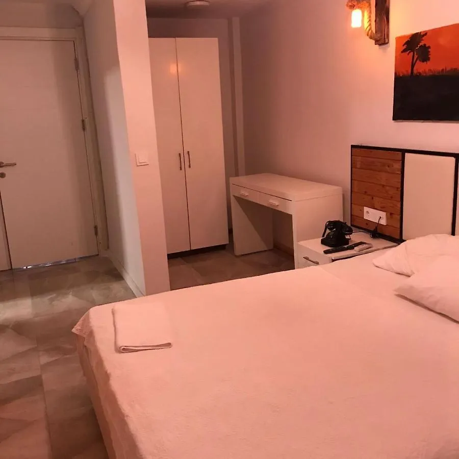 Mavera Hotel إتْشميلير